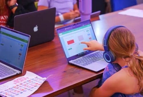 Experts Warn AI Could Become Co-Worker, Urge Schools’ Curriculum Overhaul